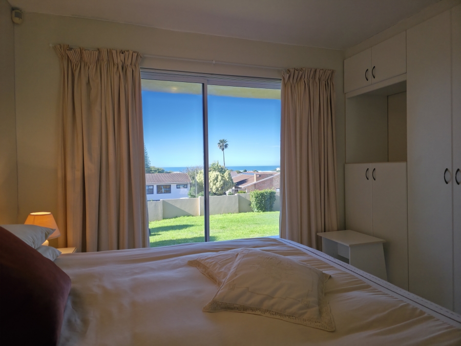 7 Bedroom Property for Sale in Wavecrest Eastern Cape